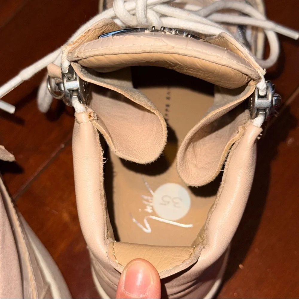 Giuseppe Zanotti gently used